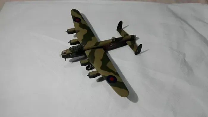 Miniatura Avião Avro Lancaster Mk.III