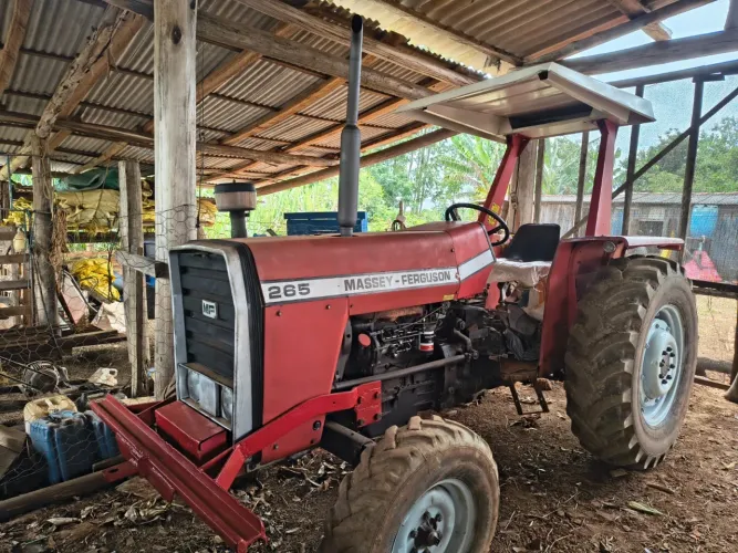 Massey Ferguson 265 com capota 