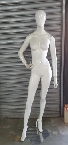 Manequim de fibra pose branco brilhante 