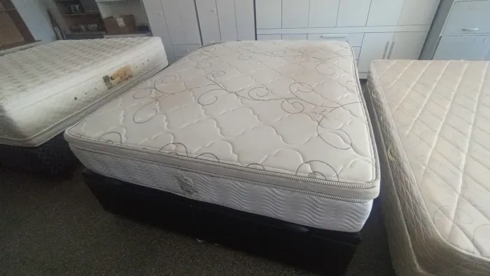 Cama box Queen size Baú molas ensacandas bambú 