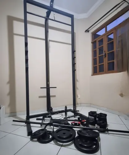 Torre com sistema de polia (pulley) + Kit completo de academia em casa