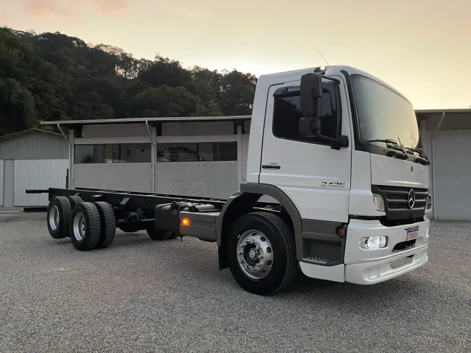 Atego 2425 extremamente impecável (baixo km raridade)