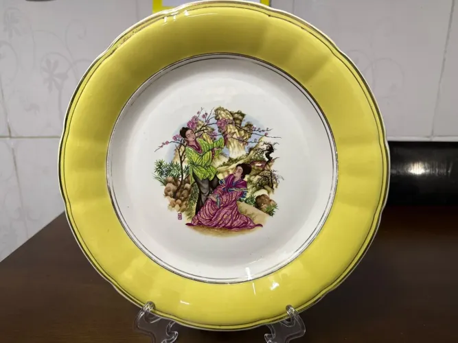 Antigo prato de bolo em porcelana Nadir