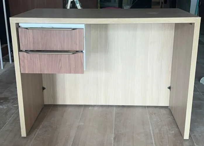Balcão de escritório planejado.