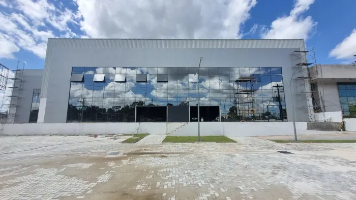 PRÉDIO COMERCIAL COM 6.000 M2