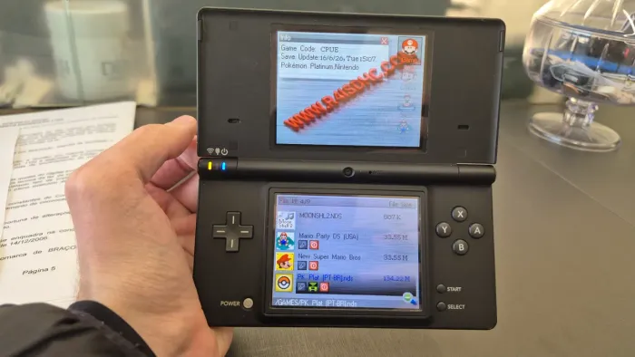 Nintendo DSi + R4