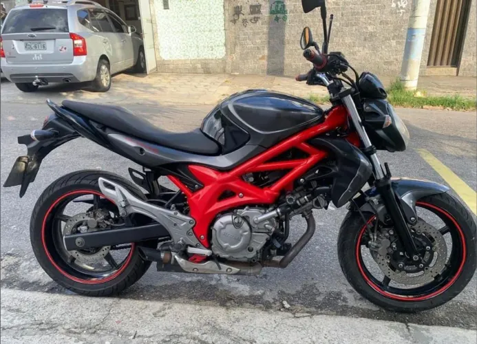 Vendo linda Gladious 650/2016