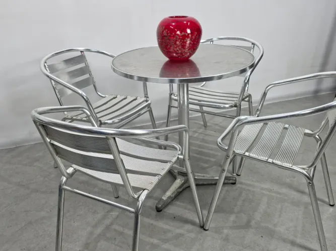 Conjunto de mesa e cadeiras para área externa