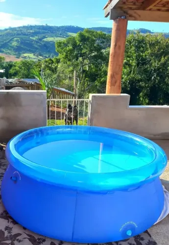 Kit: Piscina Inflável Redonda Com Bomba de Ar 1.000 litros 