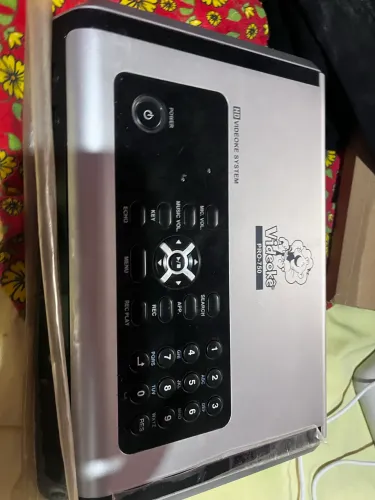 KARAOKÊ RAF 750 PRO - 10 MIL MÚSICAS + MICROFONE ?