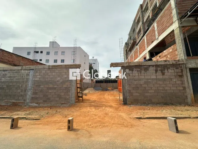 Galpão para aluguel em Montes Claros-MG, localizado no bairro Centro