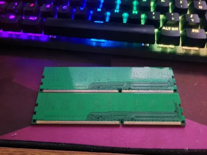 2 memórias ram ddr3 duas de 2gb