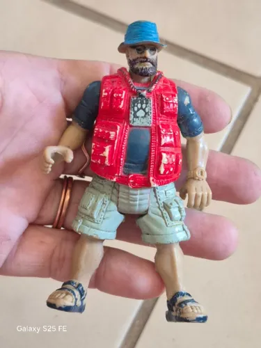 Boneco articulado explorador da marca Chap Mei, popular na década de 1990.