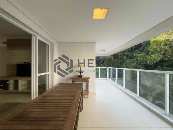 Apartamento com varanda gourmet e lazer na Praia das Pitangueiras, Guaruja