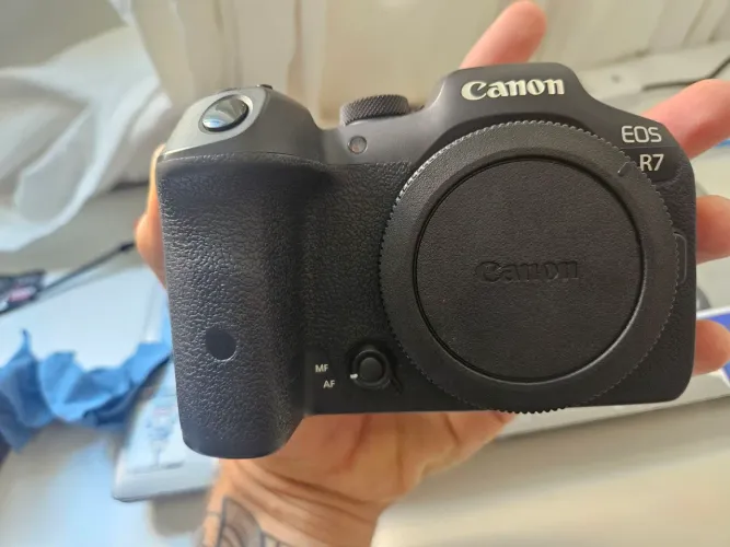 Canon R7