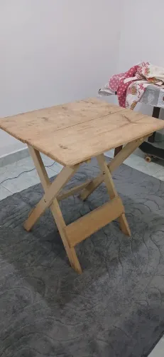 Mesa de madeira maciça dobrável
