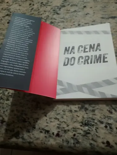 Livro Na cena do crime: Por trás da fita amarela