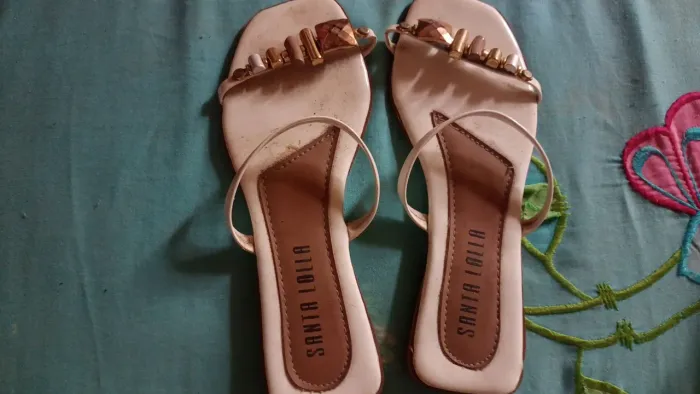 Vendo peças de roupas e calcados semi novos, preço inacreditável,  aproveite o desapego!!!