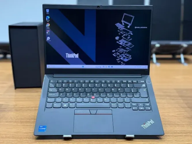 Notebook Corporativo Lenovo ThinkPad E14 i5 11th Iris Xe 16GB RAM - GARANTIA