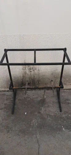 SUPORTE PARA LIXEIRAS ECOLÓGICAS - SUPORTE PARA DUAS LIXEIRAS (APENAS O SUPORTE)