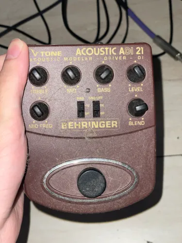 pedal behringer acoustic adi21