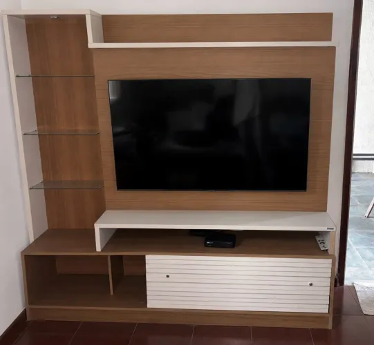 Estante com painel e rack