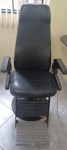Cadeira podologia FERRANTE usada