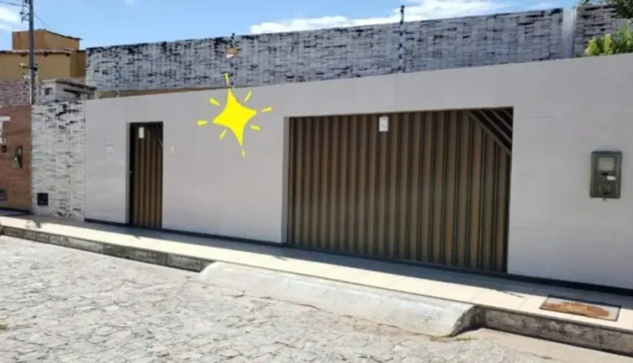 CASA EM RUA PÚBLICA NO PEREIRA LOBO