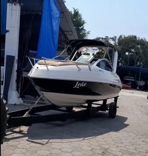 Lancha Focker 215 Cabinada Motor 150hp