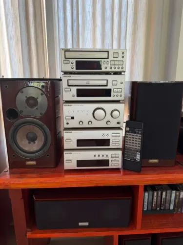 Kit Onkyo A-909 completo com CD, cassete, equalizador e caixas