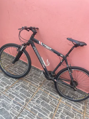 Mountain Bike aro 26 com 21 marcha 