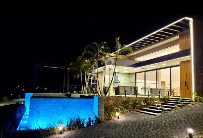 Seu novo refúgio de alto padrão espera por você no Ecovillas do Lago!