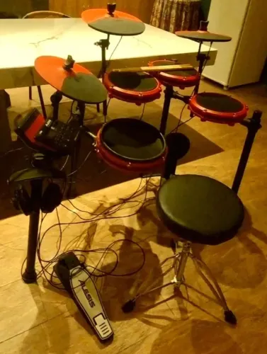 Bateria Eletrônica Alesis Nitro Max Vermelha Seminova - Kit Completo