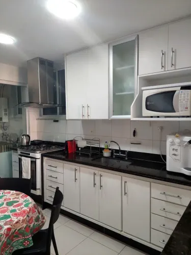 Apartamento para aluguel tem 70 metros quadrados com 2 quartos