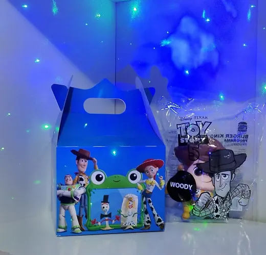 Kit Toy Story 5 Pixar - Caixinha Box + Miniatura Woody novo..