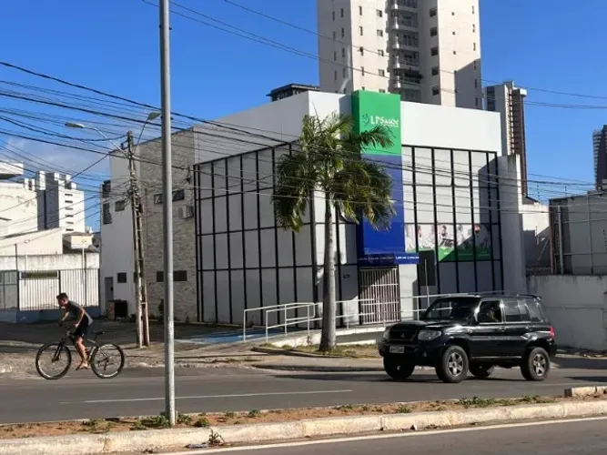 PRÉDIO COMERCIAL PARA CLINICA,  ESCRITÓRIO, FARMACIA  - 16 SALAS 2 PAVIMENTOS