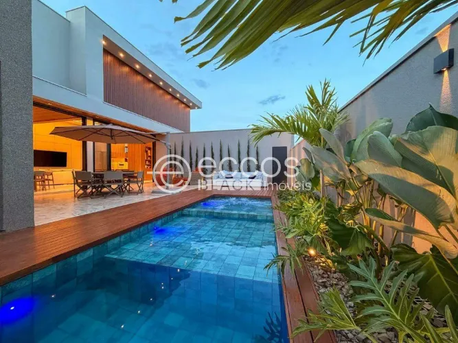 Casa em condomínio à venda, 4 quartos, 4 suítes, 6 vagas, Laranjeiras - Uberlândia/MG