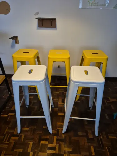 Banquetas altas de ferro