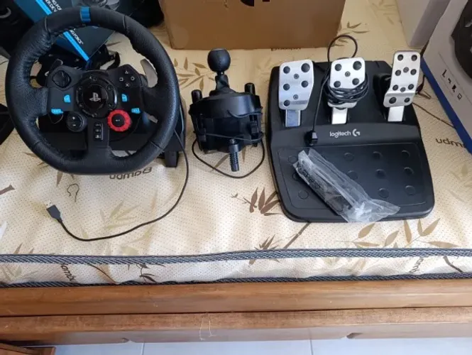 Logitech G29 Completo com Câmbio e Pedais - Pouquíssimo Uso