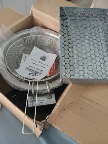 Tacho com escoredor para salgados