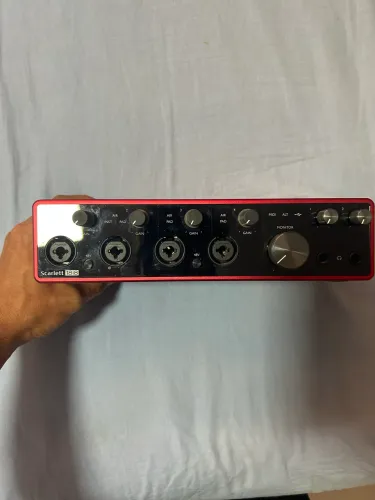 Focusrite Scarlett 18i8 3ª Geração - Interface de Áudio