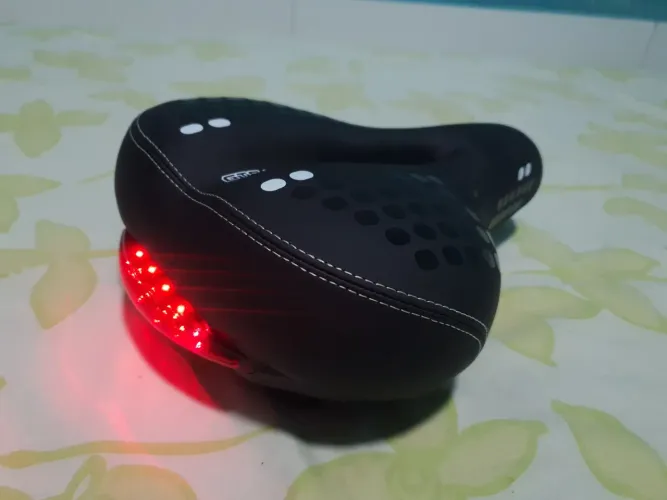 Sela bicicleta gel com luzes sinalização