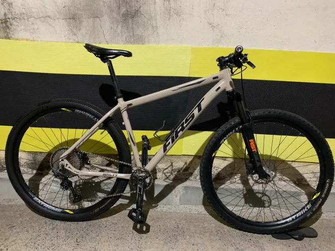Bicicleta First Aro 29 Shimano Deore 11v