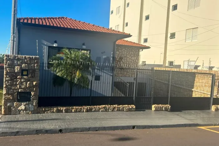 Casa no Jardim Paraíso com quatro quartos sendo três suítes