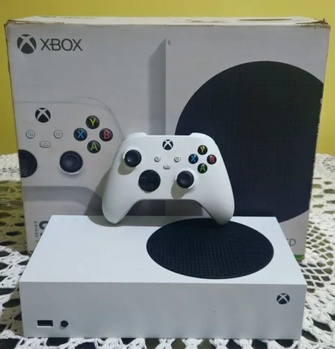 Xbox Series S c/nota e caixa, 2 opções de controle a partir de R$ 1.949,90