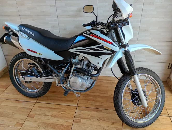 Honda Bros 150 KS,em 18x554 no cartão