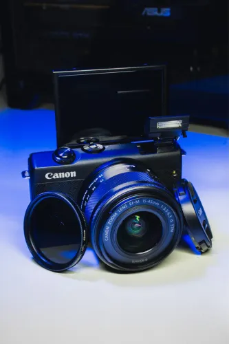 Câmera Canon M200 Mirrorless + 15-45mm