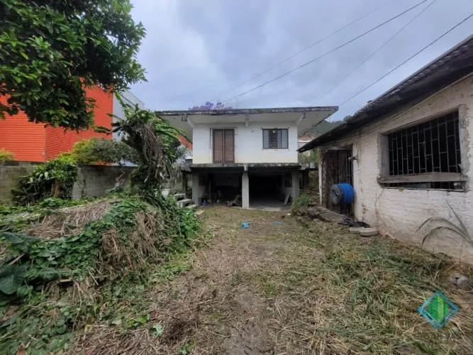 Terreno em ótima localização na Costeira do Pirajubaé.