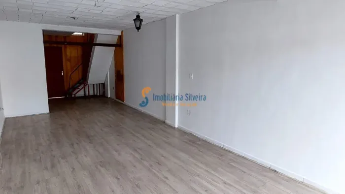 Vendo loja com mezanino na Av. Cristiano Machado ;