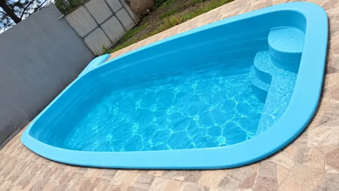 PISCINA DE FIBRA 6x3 - R$ 7.000 - JÁ RETIRADA E CONSERTADA!